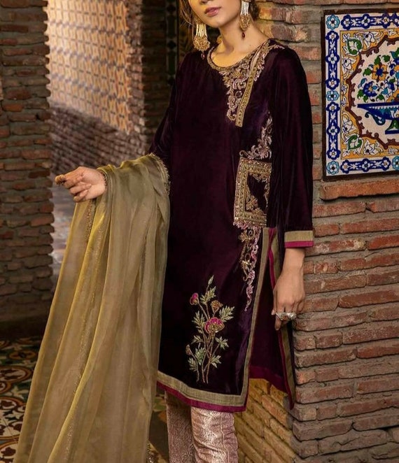 Aggregate more than 208 winter wear with kurti super hot