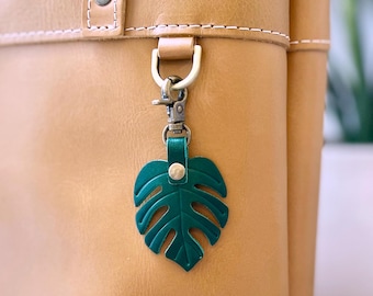 Monstera Leaf Leather Bag Charm, Boho Purse Charm, Włoski skórzany brelok, Suwak, Prezent dla miłośnika roślin