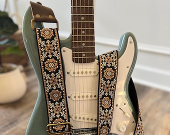 Correa de guitarra estilo retro con diseño floral marrón, hecha de cuero genuino, correa ajustable para guitarras acústicas, eléctricas o bajos, regalo para músicos.