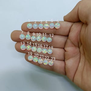 Bello Aurora Opal Weiß funkelnde ovale Form Synthetischer loser Opal für Edelstein-Cabochon 7 mm rund für Schmuckherstellung