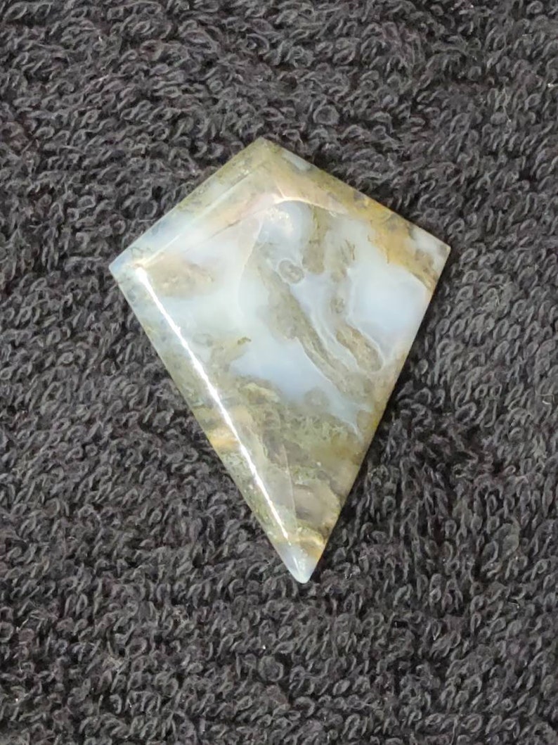 Cabochon Maury Mountain Moss Agate Cabochon