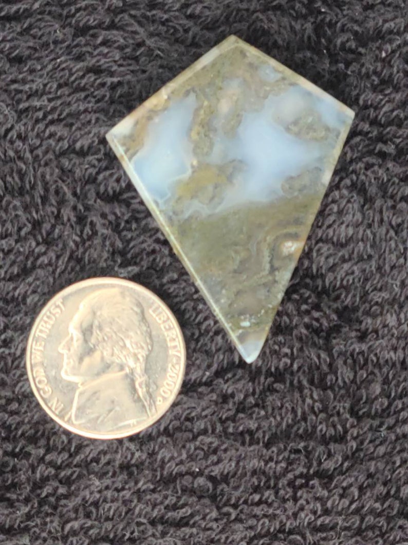 Cabochon Maury Mountain Moss Agate Cabochon