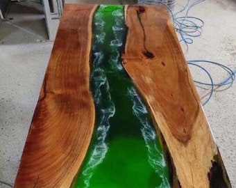 Elegante tavolo da fiume in resina epossidica verde, lastra da cucina su misura in legno e tavoli da riunione per conferenze, decorazioni per la casa di lusso