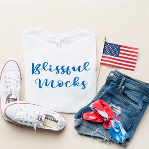Bella Canvas 3001 mock-up | Bella canvas wit T-shirtmodel | Mockup wit T-shirt | Hangend model | Mockup gebonden T-shirt | 4 juli