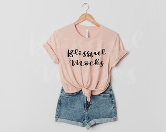 Bella Canvas 3001 Mockup, Bella Canvas Heather Peach Prism Shirt Mockup, Sommer Mockup, Hängendes T-Shirt Mockup, Mockup mit Shorts,