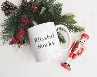 Maqueta de taza de café de vidrio blanca en blanco para Navidad: fotografía de stock con estilo, maqueta de diseño digital de fotografía de taza navideña, maqueta de taza navideña