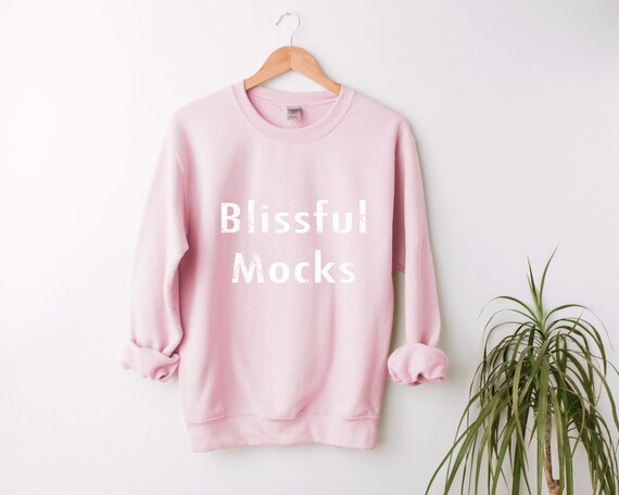 gildan pink sweatshirt