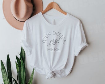 Bella Canvas 3001 Mockup | Bella Canvas weißes T-Shirt Mockup | Weißes T Shirt Mockup | Hängendes Mockup | Gebunden T-Shirt Mockup | Glückselige Mocks