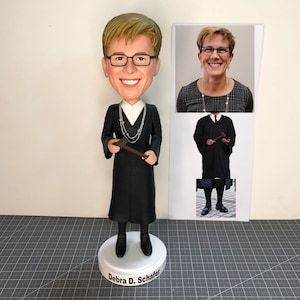 Benutzerdefinierte Wackelkopf-Richterin, personalisierte Wackelkopf-Richterin als Geschenk, personalisierte Richtergeschenke, lustige Geschenke für Richter