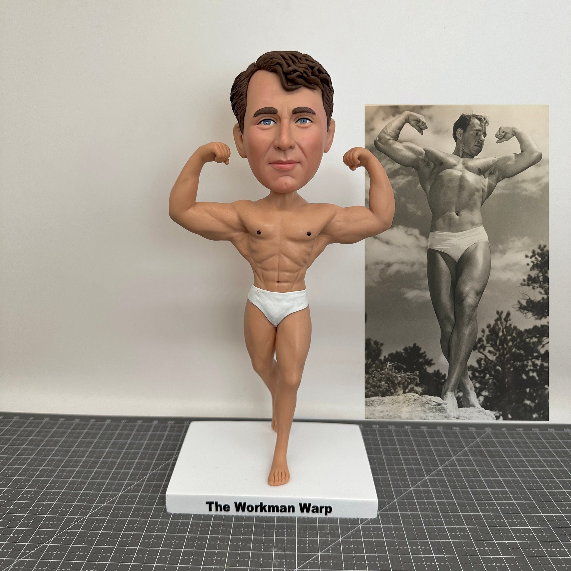Wood Carving Bodybuilder Figurine Sculpture Wooden Statue Display Art for  Home Adorns Birthday Holiday Gift 