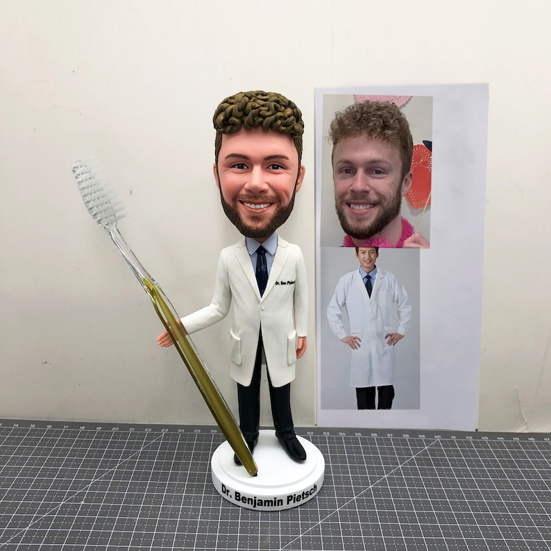 Custom Dentist Bobbleheads, Custom Doctor Bobblehead As A Birthday Gift, Custom Md Figurines, Custom Medical Student Bobbleheads 画像 1