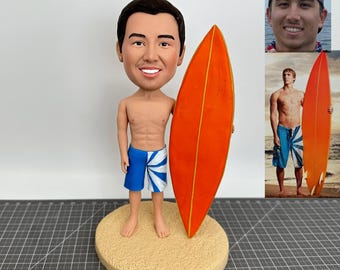Figura cabezona personalizada de surfista, Figura cabezona personalizada de surfista con estilo, Figura cabezona personalizada de surfista, Figura cabezona deportiva personalizada, Figura de playa personalizada