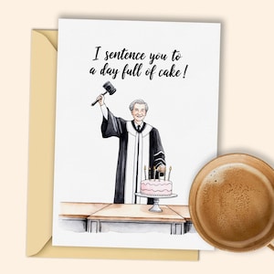 Tarjeta de cumpleaños de juez con mazo y pastel: descarga digital para imprimir tú mismo: ¡diversión judicial con deseos de cumpleaños autorizados!
