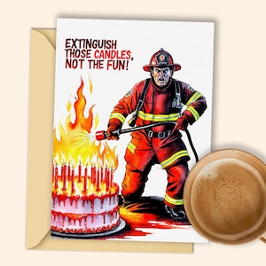 Tarjeta de cumpleaños de bombero con pastel y extintor - Descarga digital para imprimir tú mismo - ¡Diversión ardiente con deseos de cumpleaños heroicos!