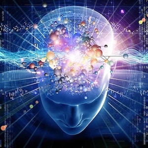 Puede incluir: Arte digital que representa una cabeza humana con un cerebro brillante, superpuesto con flujos de datos y esferas coloridas. La imagen tiene un tema futurista y científico, con una combinación de colores azul y púrpura y datos numéricos.