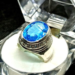 Bellissimo anello con topazio blu, anello blu, anello regalo con topazio, anello da uomo con topazio, anello regalo di compleanno, anello per uomo, anello con gioielli in topazio, anello in argento 925