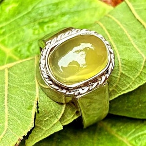 A Beautiful Natural Green Agate ring, Aqeeq Ring, Akik ring, in Handmade 925 Sterling Silver Ring for Men & Women.