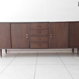 Mueble recibidor vintage de dos puertas en madera y latón, Italia 1960