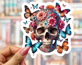 Adesivo de caveira floral com borboleta, decalque de vinil gótico colorido, arte de caveira mexicana em estilo romance sombrio.