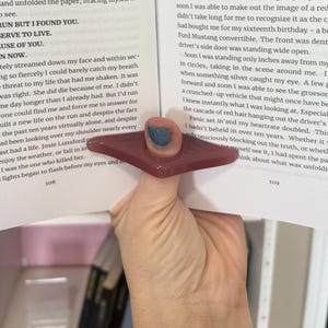 Support de page de pouce en résine rose : cadeau lecteur de livre une main