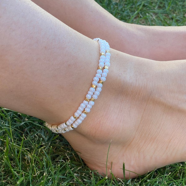 Ankle Bracelet, Anklet, Stretch Ankle Bracelet, White Pearlescent and Gold, Glass Beads, Beaded Ankle Bracelet, Summer Anklet