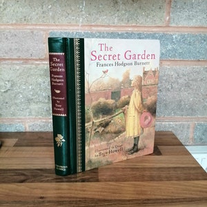The Secret Garden Book lover gift 1987 Vintage books Gift for readers Frances Burnett Childrens literary librarian gift Illustrated big book