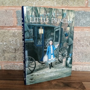 A Little Princess by Frances Burnett Book  lover gift Readers gift Bookish gifts Old Vintage 1989 Hardback illustrated book Bookworm gift