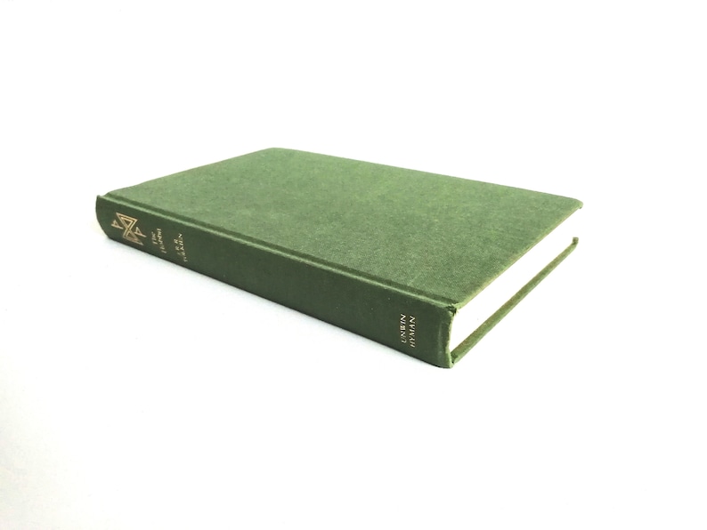 K&ouml;nnte beinhalten: Ein gr&uuml;nes Hardcover-Buch mit goldenen Lettern auf dem R&uuml;cken. Der Titel des Buches lautet "The Collected Poems of Dylan Thomas".