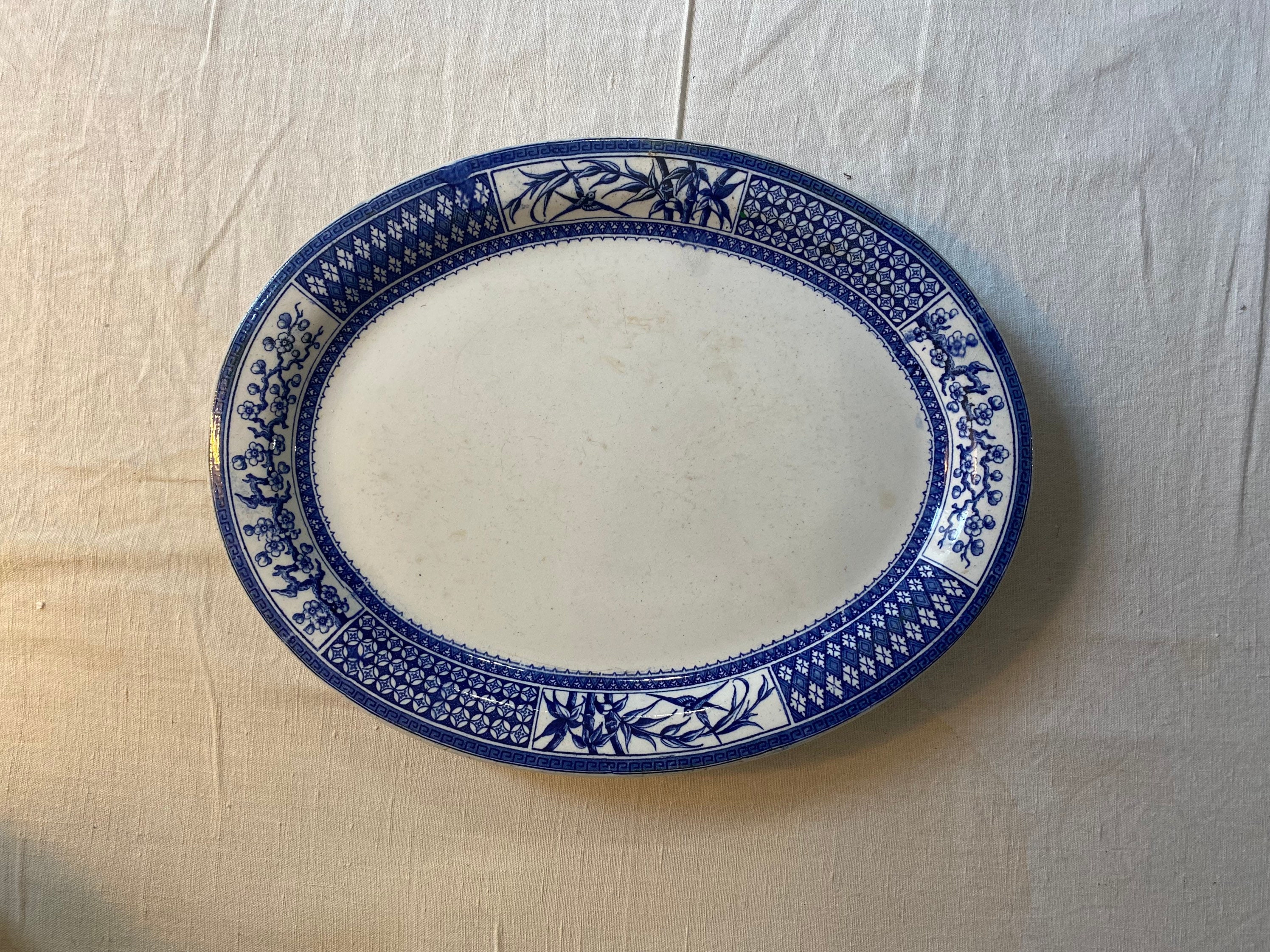 Plat Ovale Ancien sur Pied en Faïence Anglaise