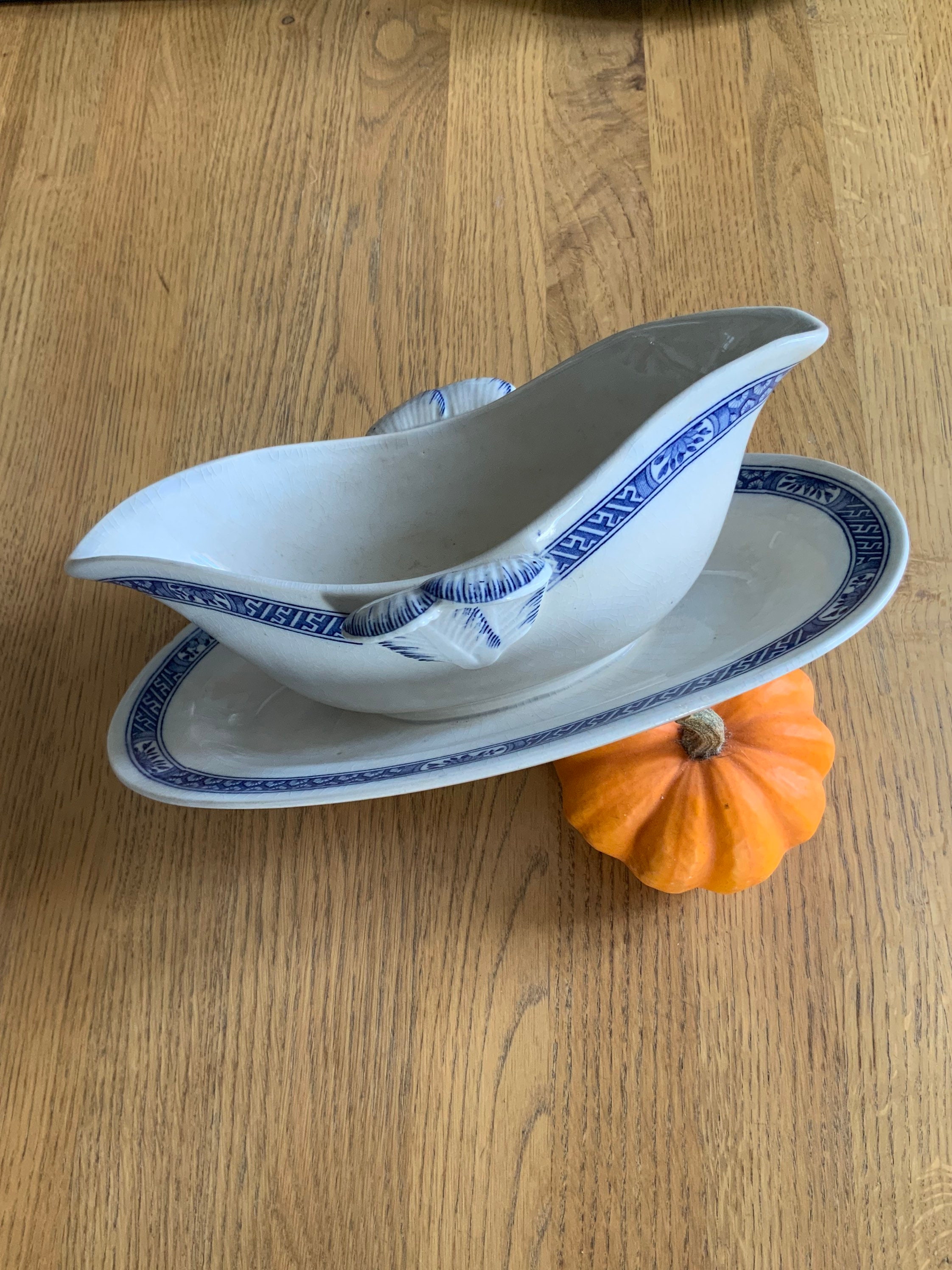 Saucière Ancienne en Terre de Fer Bleue. Emile Bourgeois Paris