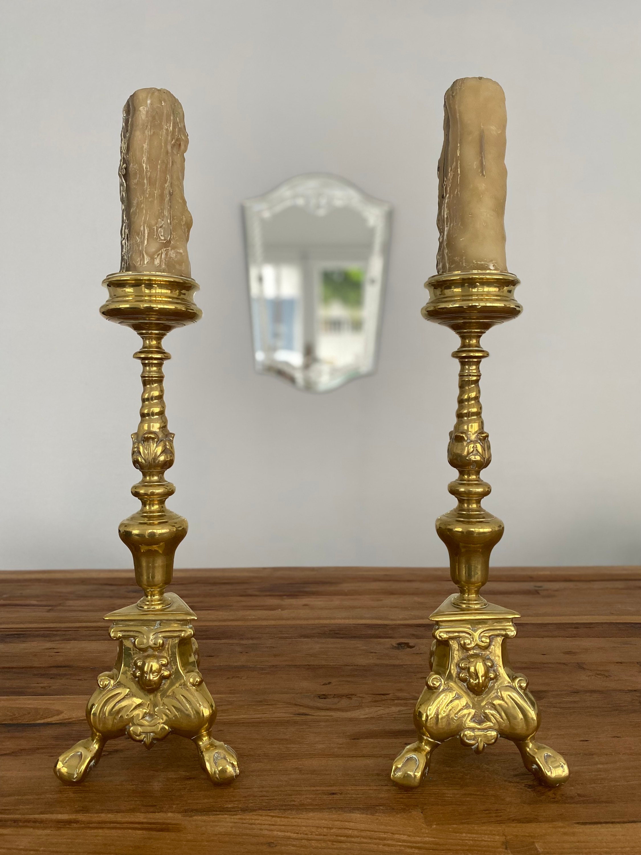 Paire de Chandeliers d'église Anciens en Bronze Doré