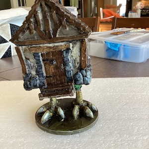 Baba Yaga or Baba Lysaga Creeping hut (Rustic Version, 28mm)