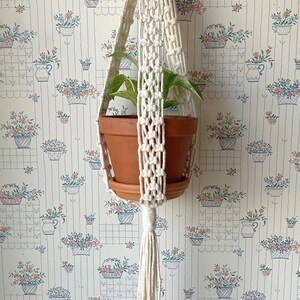32 » - Blanc/crème- Cintre unique de plante de macramé