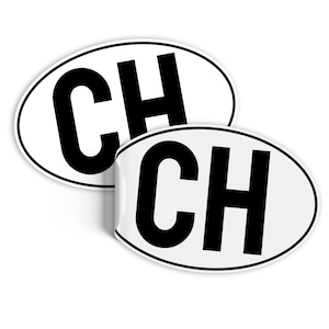 Może przedstawiać: Dwa białe owalne naklejki z czarnym napisem. Każda naklejka zawiera napis "CH" dużymi, pogrubionymi literami.
