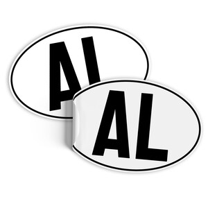 Może przedstawiać: Dwa białe owalne naklejki z czarnym napisem. Naklejki mają napis "AL" pogrubioną czcionką bezszeryfową.