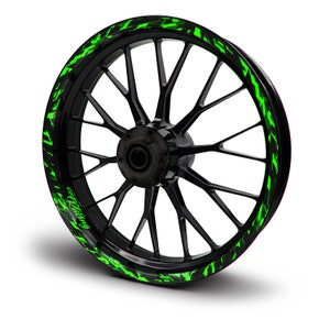 Puede incluir: Rueda de motocicleta negra con un diseño gráfico verde y negro en la llanta. El diseño gráfico incluye el texto "MT Racing".