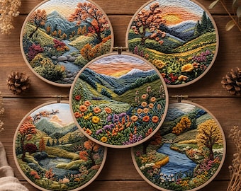 Puede incluir: Cinco bastidores de bordado redondos con escenas de paisajes detalladas. Cada bastidor muestra una vista diferente con montañas, ríos, árboles y flores coloridas. La paleta de colores incluye tonos de verde, naranja, amarillo y azul, sobre un fondo de madera.