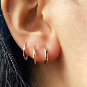 14k Solid Gold Ohrringe, kleine Gold Huggie Creolen, Helix Huggie Hoop, Knorpel Huggie Creolen, kleine Hoop Ohrring