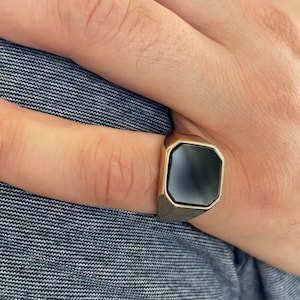 14K Gold Onyx Signet Ring - Black Stone Crest Ring for Men