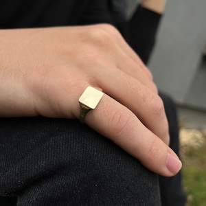 14k Solid Gold Square Signet Ring - Engravable Crest Ring