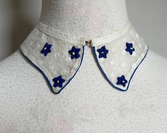 Vintage lace collar detachable embroidered handmade white cream blue vintage 1950s dressy preppy kawaii floral polka dots front opening