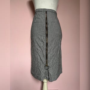 Vintage 1940s 1950s pencil skirt wiggle | Gingham black white houndstooth check | XS UK6 W25&quot; Knee length  Reynco France statement zip pinup