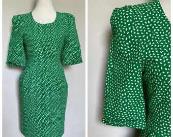 Green vintage cocktail dress wiggledress Michel Doucet French design XS S polkadots party dress pockets statement shoulders 1980s 1990s