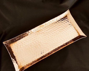 Bandeja de servir artesanal em cobre, martelada à mão, retangular, estilo vintage, decorativa, 34 x 13,7 cm (13,38 x 5,38 polegadas)