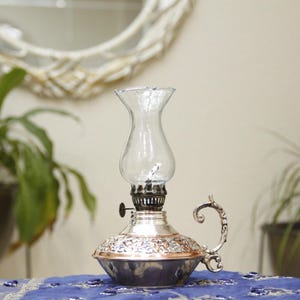 Lâmpada de óleo vintage artesanal, lâmpada de óleo de cobre, iluminação boho para casa, lâmpada de querosene, lanterna de querosene floral vintage para decoração de casa e jardim imagem 1