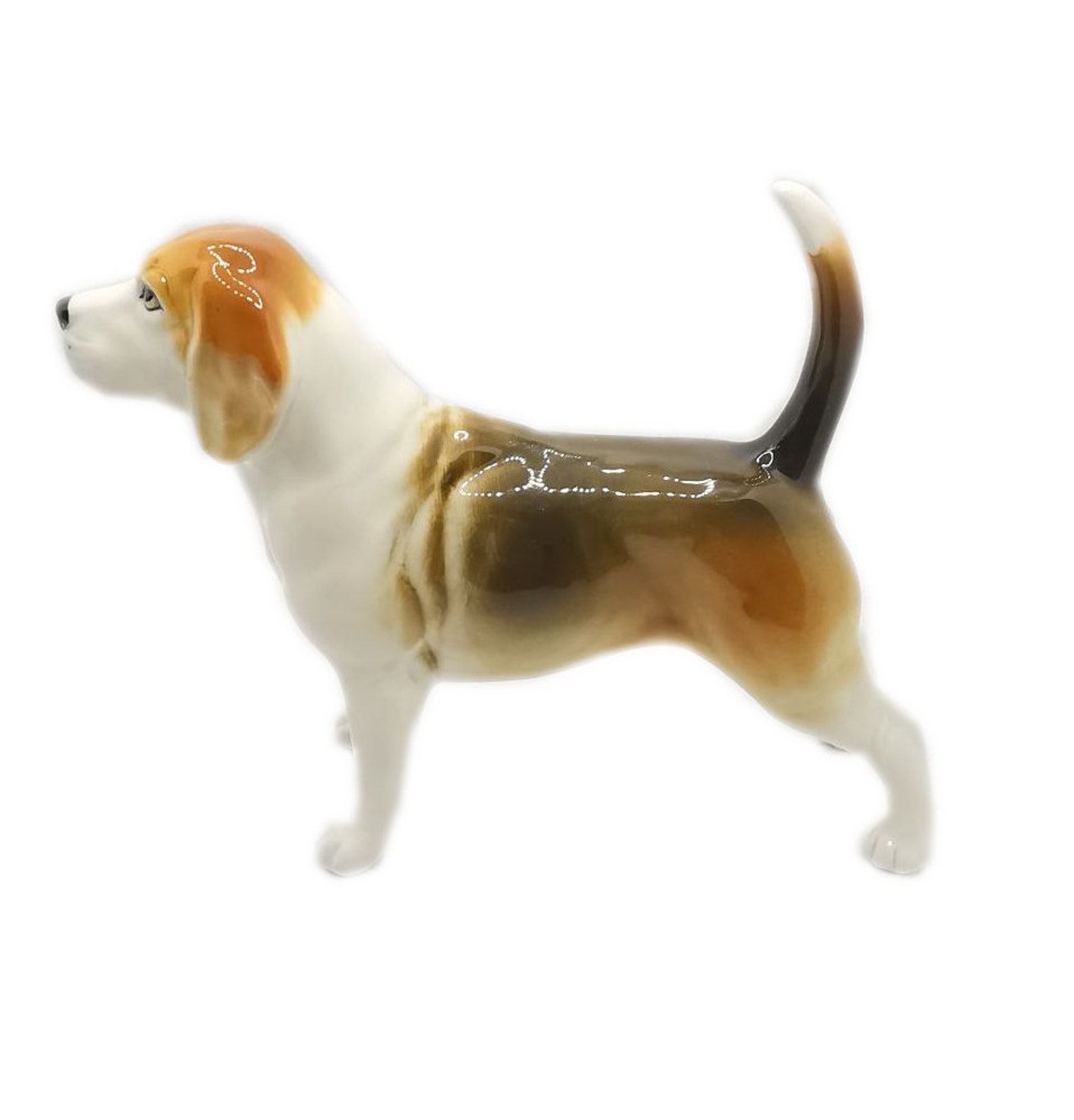 beagle dog figurine