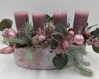 Adventsgesteck Kerze Kugel Zapfen rosa