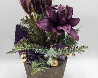 Arreglo navideño bola regalo Amaryllis violeta