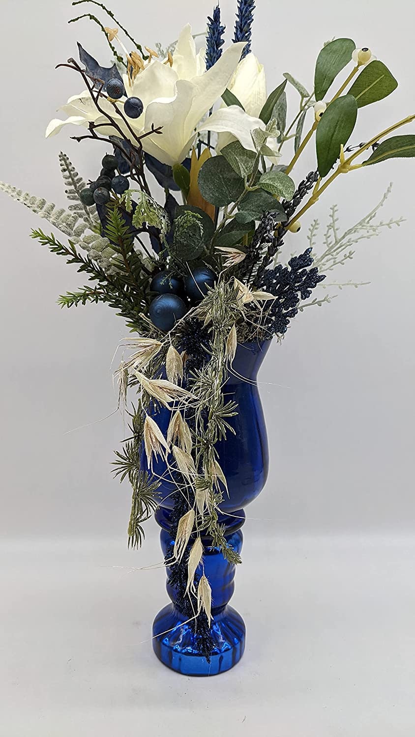 Winter Arrangement Decoration Christmas Table Amaryllis Mistletoe Balls Blue White