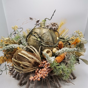 Flower arrangement arrangement autumn arrangement autumn decoration pumpkin banksia corn brown XXL